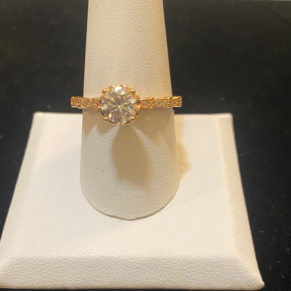 1.0 ct Moissanite Elegant Gold Filled 925 Size 9 Ring